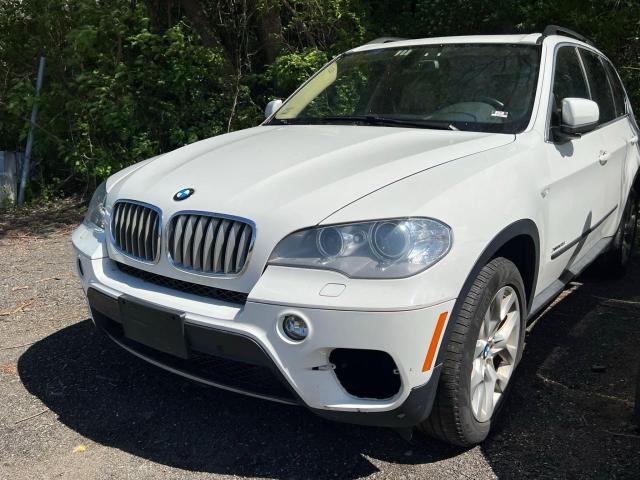 5UXZV4C58D050452 - 2013 BMW X5 XDRIVE35I WHITE photo 2