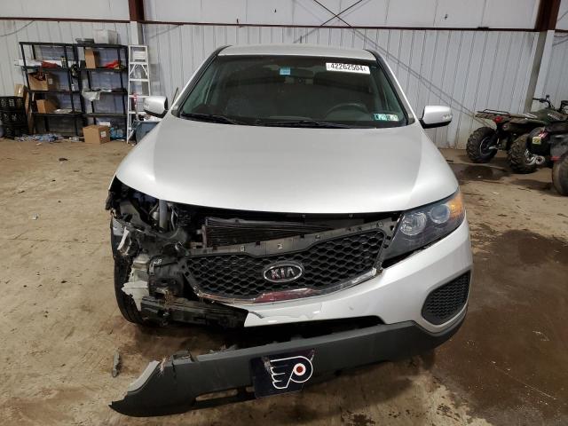 5XYKT4A12CG287774 - 2012 KIA SORENTO BASE SILVER photo 5