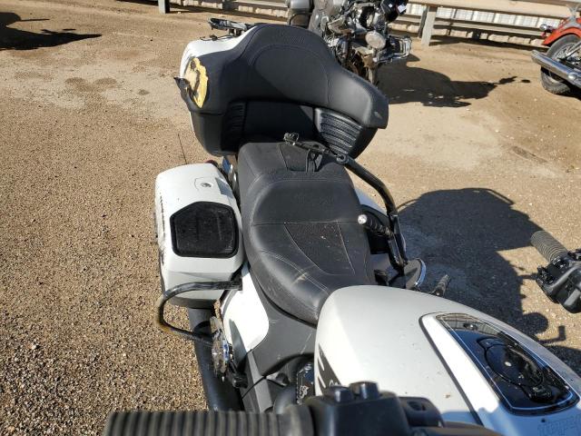 56KLDFRRXP3410829 - 2023 INDIAN MOTORCYCLE CO. PURSUIT DARK HORSE WITH PREMIUM PACKAGE WHITE photo 6