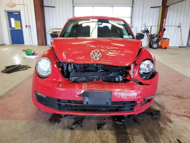 3VWFP7ATXDM663373 - 2013 VOLKSWAGEN BEETLE RED photo 5