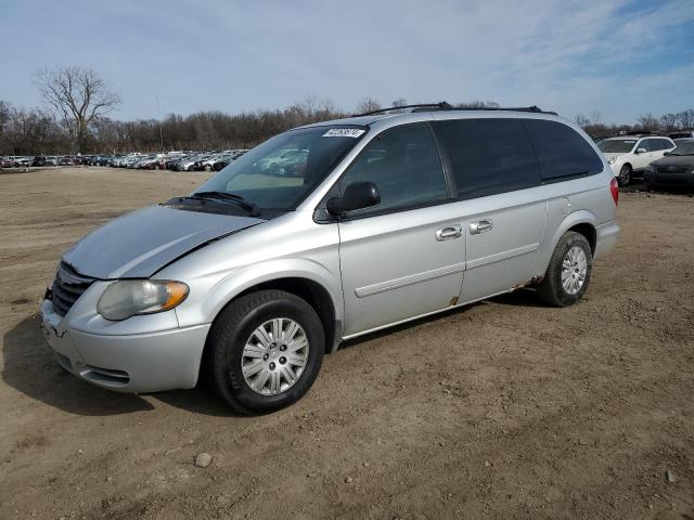 2C8GP44R25R170818 - 2005 CHRYSLER TOWN & COU LX SILVER photo 1