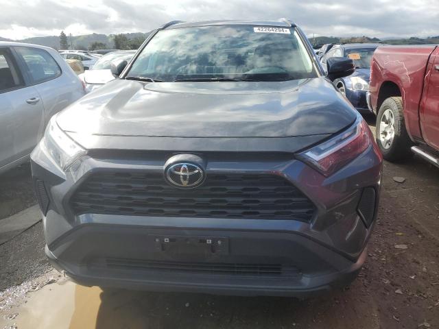 2T3W1RFV0NW227531 - 2022 TOYOTA RAV4 XLE GRAY photo 5