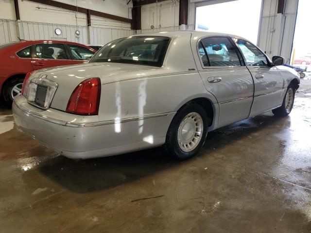 1LNHM81W01Y723497 - 2001 LINCOLN TOWN CAR EXECUTIVE GRAY photo 3