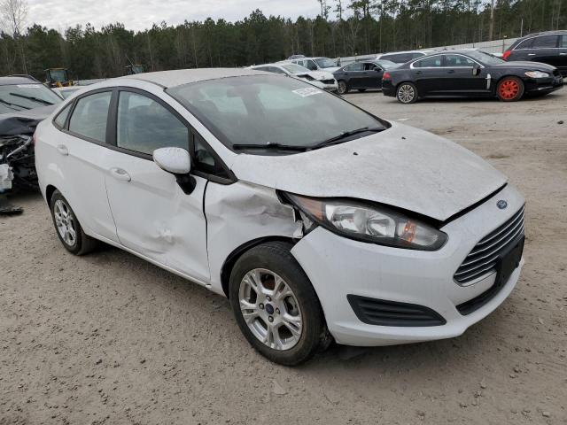 3FADP4BJ9FM126962 - 2015 FORD FIESTA SE WHITE photo 4