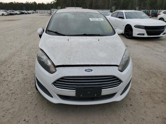 3FADP4BJ9FM126962 - 2015 FORD FIESTA SE WHITE photo 5