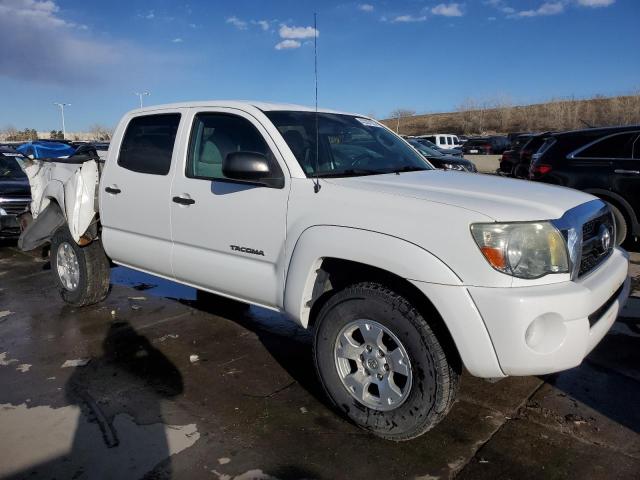 3TMLU4EN8BM064154 - 2011 TOYOTA TACOMA DOUBLE CAB WHITE photo 4