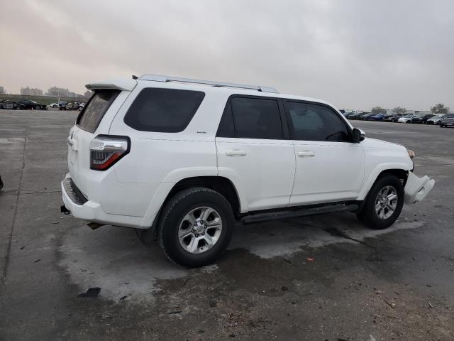 JTEZU5JR2F5104146 - 2015 TOYOTA 4RUNNER SR5 WHITE photo 3