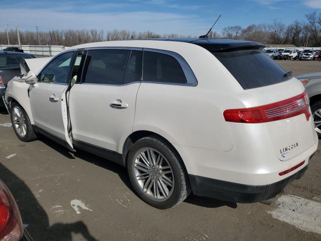 2LMHJ5AT6JBL00258 - 2018 LINCOLN MKT WHITE photo 2