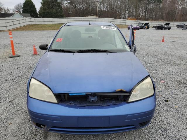 1FAFP34NX5W166243 - 2005 FORD FOCUS ZX4 BLUE photo 5