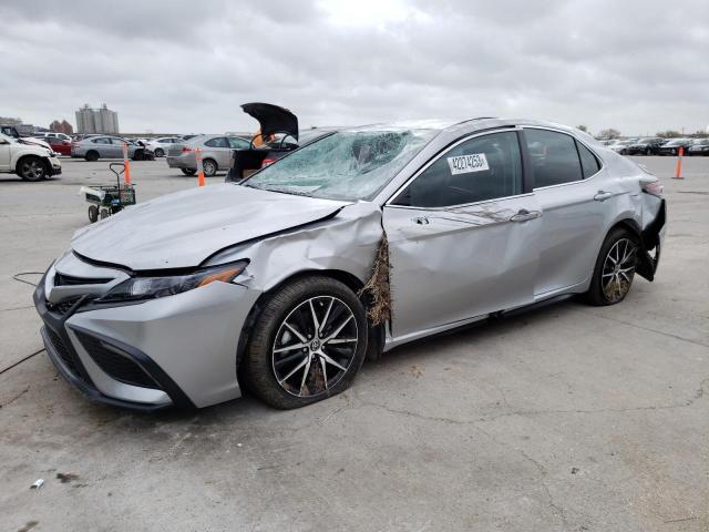 4T1T11AK8PU727014 - 2023 TOYOTA CAMRY SE NIGHT SHADE SILVER photo 1