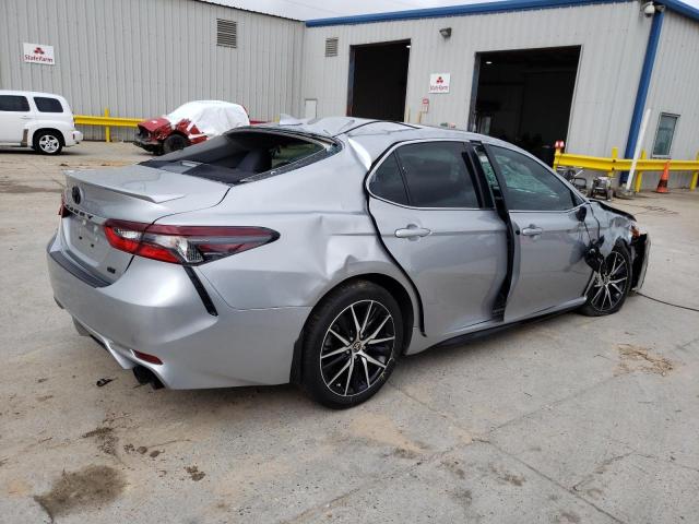 4T1T11AK8PU727014 - 2023 TOYOTA CAMRY SE NIGHT SHADE SILVER photo 3