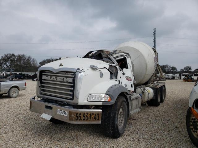 1M2AX13C1KM042065 - 2019 MACK 800 GU800 WHITE photo 2