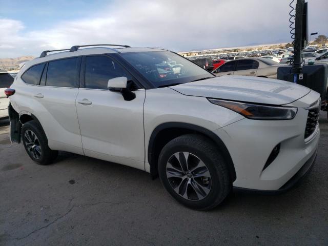 5TDHZRBH2MS139470 - 2021 TOYOTA HIGHLANDER XLE WHITE photo 4