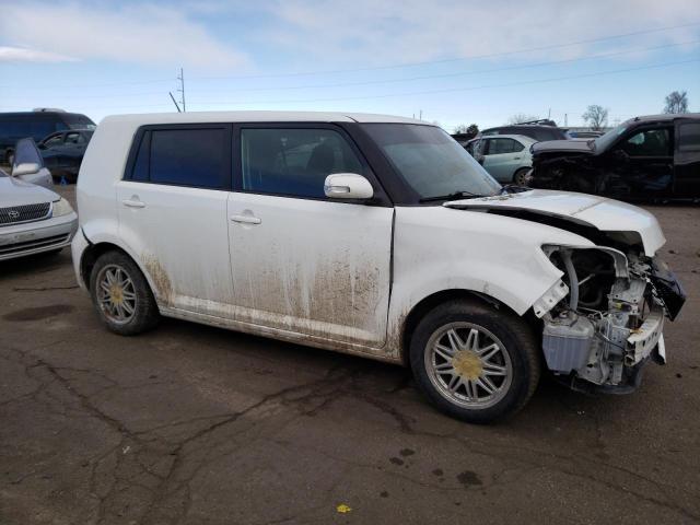 JTLKE50E581051054 - 2008 TOYOTA SCION XB WHITE photo 4