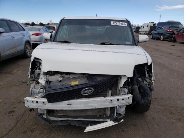 JTLKE50E581051054 - 2008 TOYOTA SCION XB Weiß Foto 5
