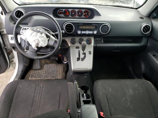 JTLKE50E581051054 - 2008 TOYOTA SCION XB Weiß Foto 8