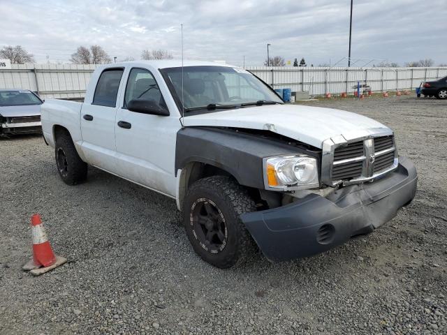 1D7HE28K65S329986 - 2005 DODGE DAKOTA QUAD WHITE photo 4