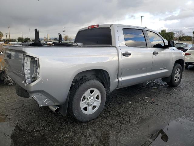 5TFEM5F16JX127089 - 2018 TOYOTA TUNDRA CREWMAX SR5 SILVER photo 3