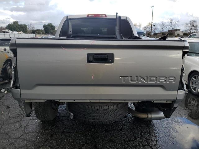 5TFEM5F16JX127089 - 2018 TOYOTA TUNDRA CREWMAX SR5 SILVER photo 6