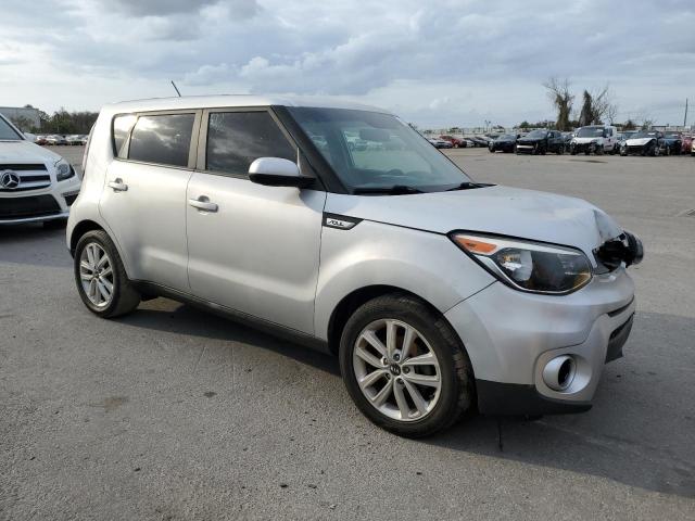 KNDJP3A54H7418348 - 2017 KIA SOUL + SILVER photo 4