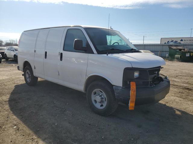 1GCWGFFA9E1188950 - 2014 CHEVROLET EXPRESS G2 WHITE photo 4