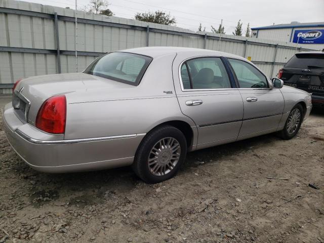 2LNHM82V28X640993 - 2008 LINCOLN TOWN CAR SIGNATURE LIMITED SILVER photo 3