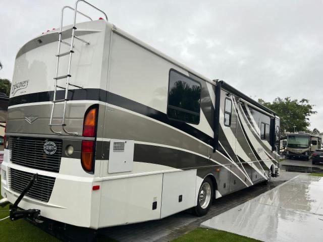 4UZAAHAK93CM13646 - 2003 FREIGHTLINER CHASSIS X TWO TONE photo 4