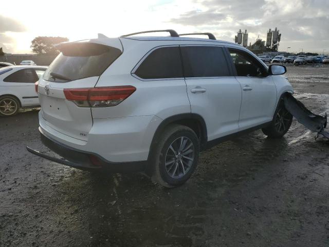 5TDKZRFH4KS359044 - 2019 TOYOTA HIGHLANDER SE WHITE photo 3