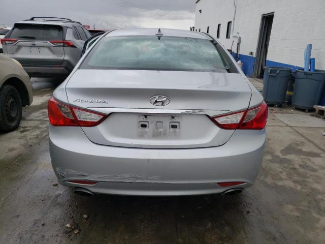 5NPEC4AC8DH633139 - 2013 HYUNDAI SONATA SE SILVER photo 6