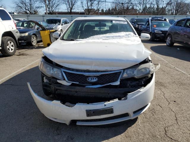 KNAFU4A20D5719079 - 2013 KIA FORTE EX WHITE photo 5