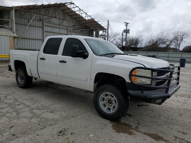 1GCHK236X8F190228 - 2008 CHEVROLET SILVERADO K2500 HEAVY DUTY WHITE photo 4