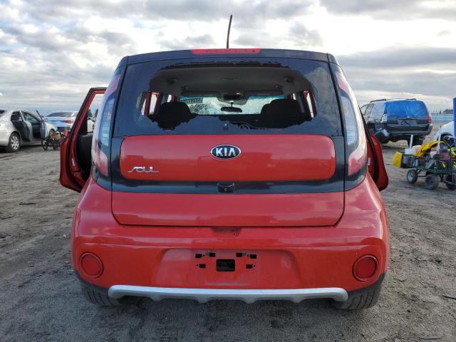 KNDJP3A57J7554253 - 2018 KIA SOUL + RED photo 6