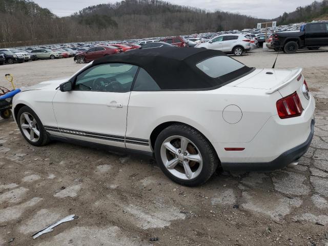 1ZVBP8EM0B5148568 - 2011 FORD MUSTANG WHITE photo 2