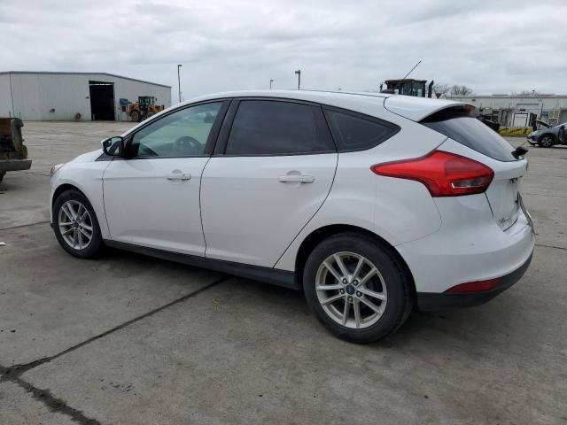 1FADP3K21JL313657 - 2018 FORD FOCUS SE WHITE photo 2