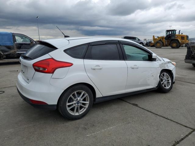 1FADP3K21JL313657 - 2018 FORD FOCUS SE WHITE photo 3