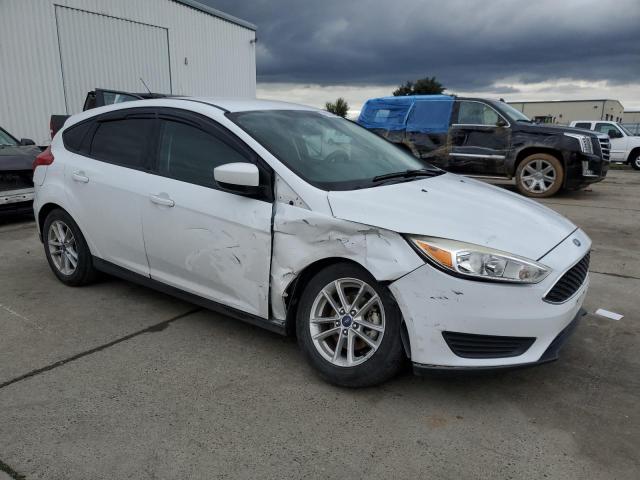 1FADP3K21JL313657 - 2018 FORD FOCUS SE WHITE photo 4