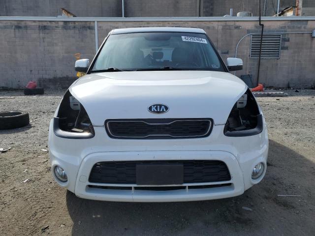 KNDJT2A60D7585153 - 2013 KIA SOUL + WHITE photo 5