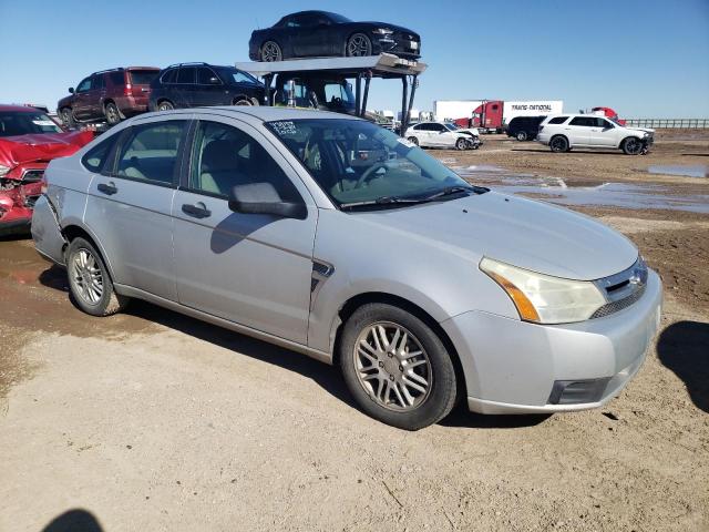 1FAHP35N88W172618 - 2008 FORD FOCUS SE SILVER photo 4