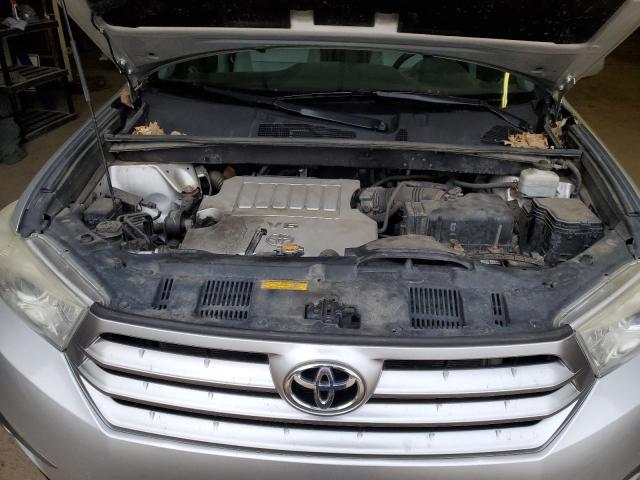 5TDBK3EH1BS093016 - 2011 TOYOTA HIGHLANDER BASE SILVER photo 11