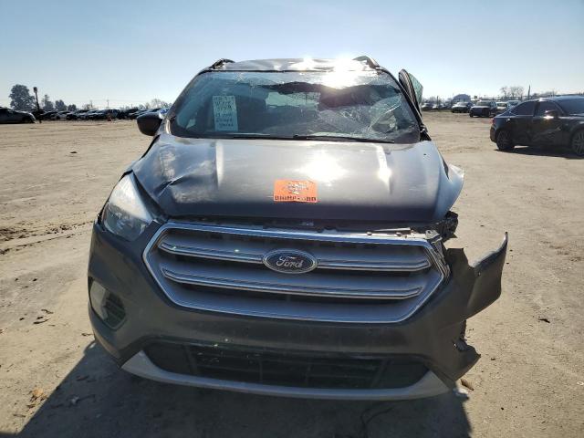 1FMCU9GDXJUA75504 - 2018 FORD ESCAPE SE GRAY photo 5