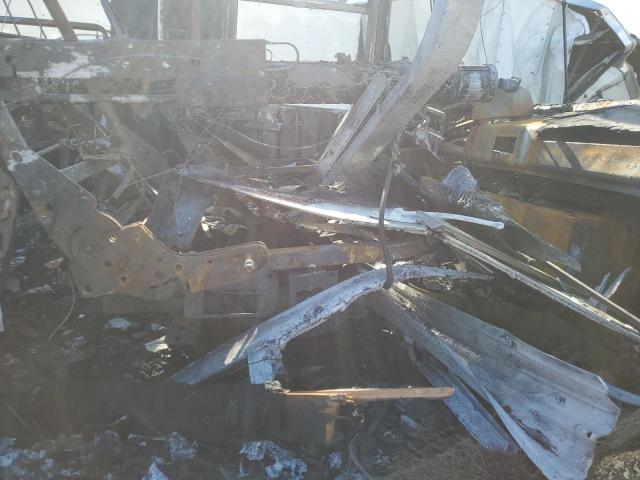 5B4MP67G143384948 - 2004 ADVE ADVENTURER W22 白色 照片 5