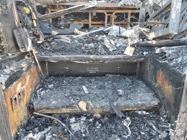 5B4MP67G143384948 - 2004 ADVE ADVENTURER W22 白色 照片 6