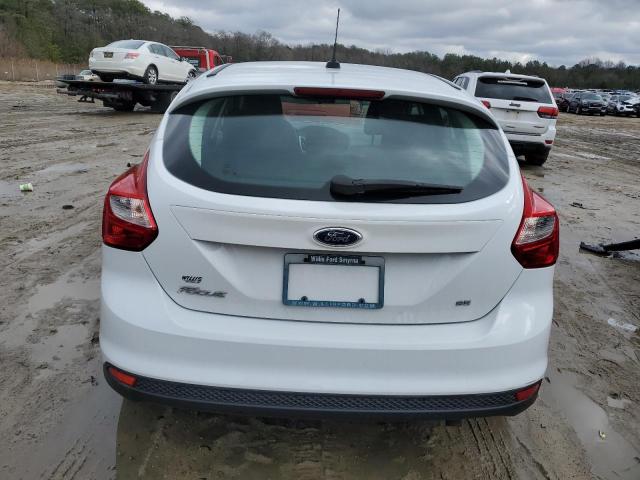 1FADP3K29DL215870 - 2013 FORD FOCUS SE WHITE photo 6