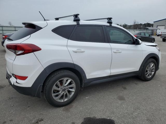 KM8J23A41HU571000 - 2017 HYUNDAI TUCSON SE WHITE photo 3