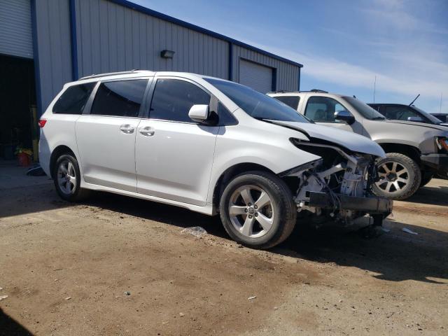 5TDKZ3DC7KS014367 - 2019 TOYOTA SIENNA LE WHITE photo 4