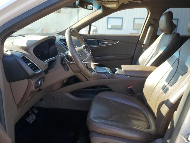 2LMTJ8LR5GBL46198 - 2016 LINCOLN MKX RESERVE WHITE photo 7