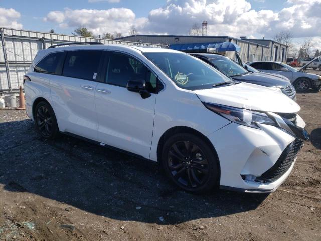 5TDXRKECXNS080768 - 2022 TOYOTA SIENNA XSE WHITE photo 4