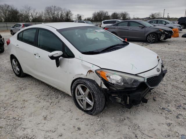 KNAFX4A69F5384238 - 2015 KIA FORTE LX WHITE photo 4