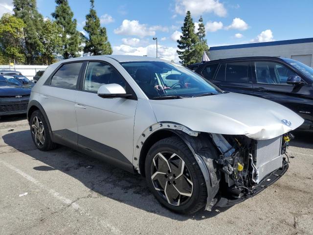 KM8KNDAF1PU172752 - 2023 HYUNDAI IONIQ 5 SEL SILVER photo 4