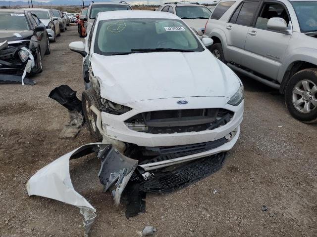 3FA6P0G72HR201425 - 2017 FORD FUSION S WHITE photo 5